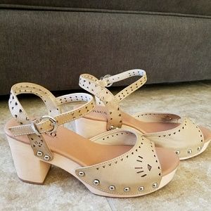 Bunco CAPENSIS platform heel sandals!